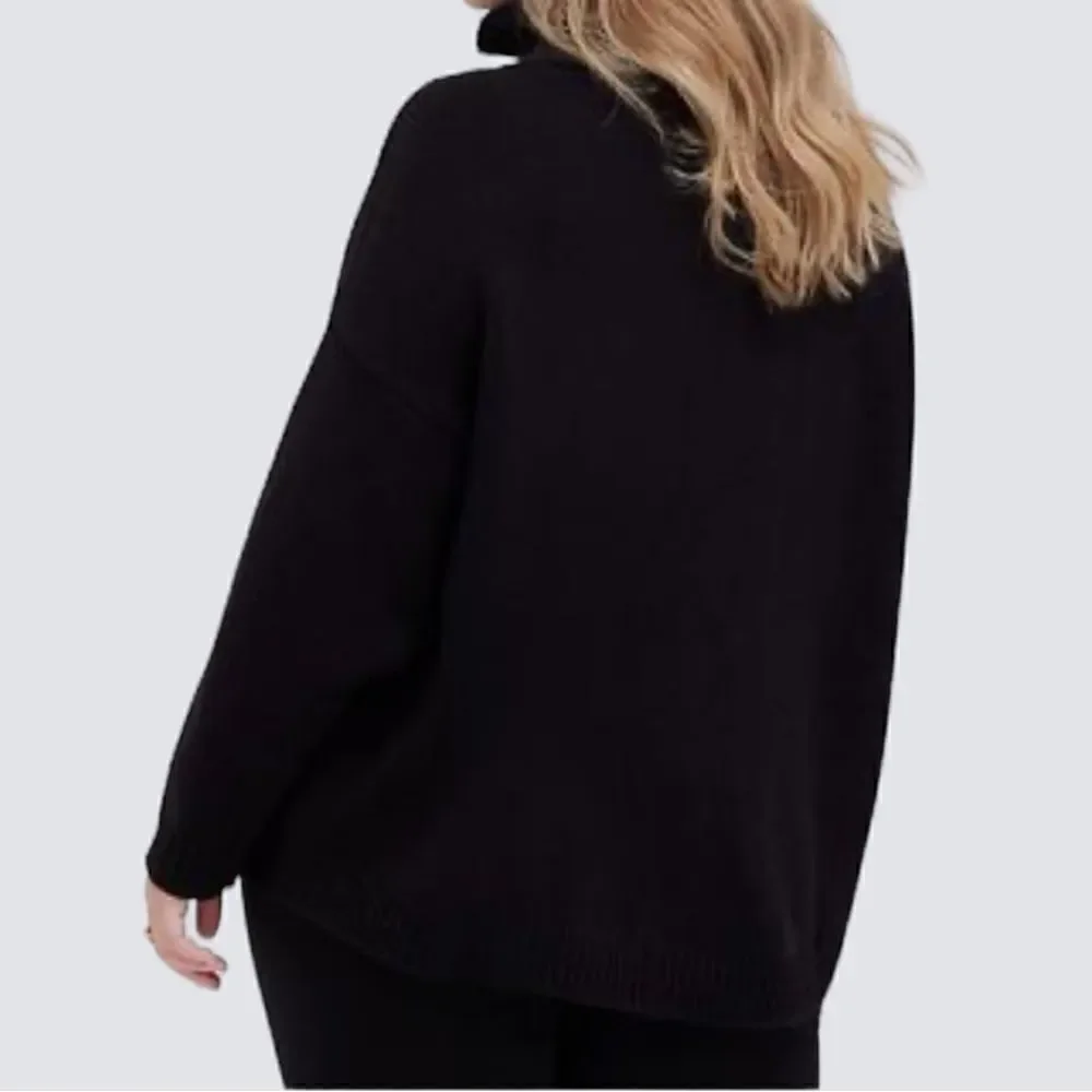 Torrid Drop Shoulder Turtle Neck Sweater Leopard Lips Black, Size 3/4